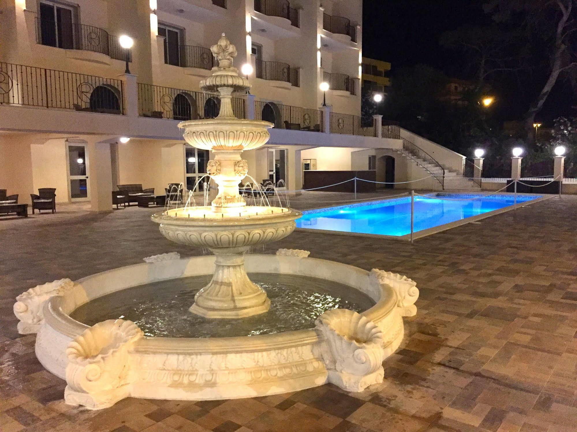 Hotel Riviera Palace 恩佩多克莱港 外观 照片