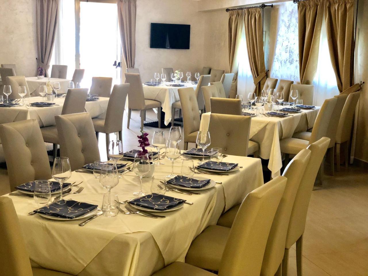 Hotel Riviera Palace 恩佩多克莱港 外观 照片